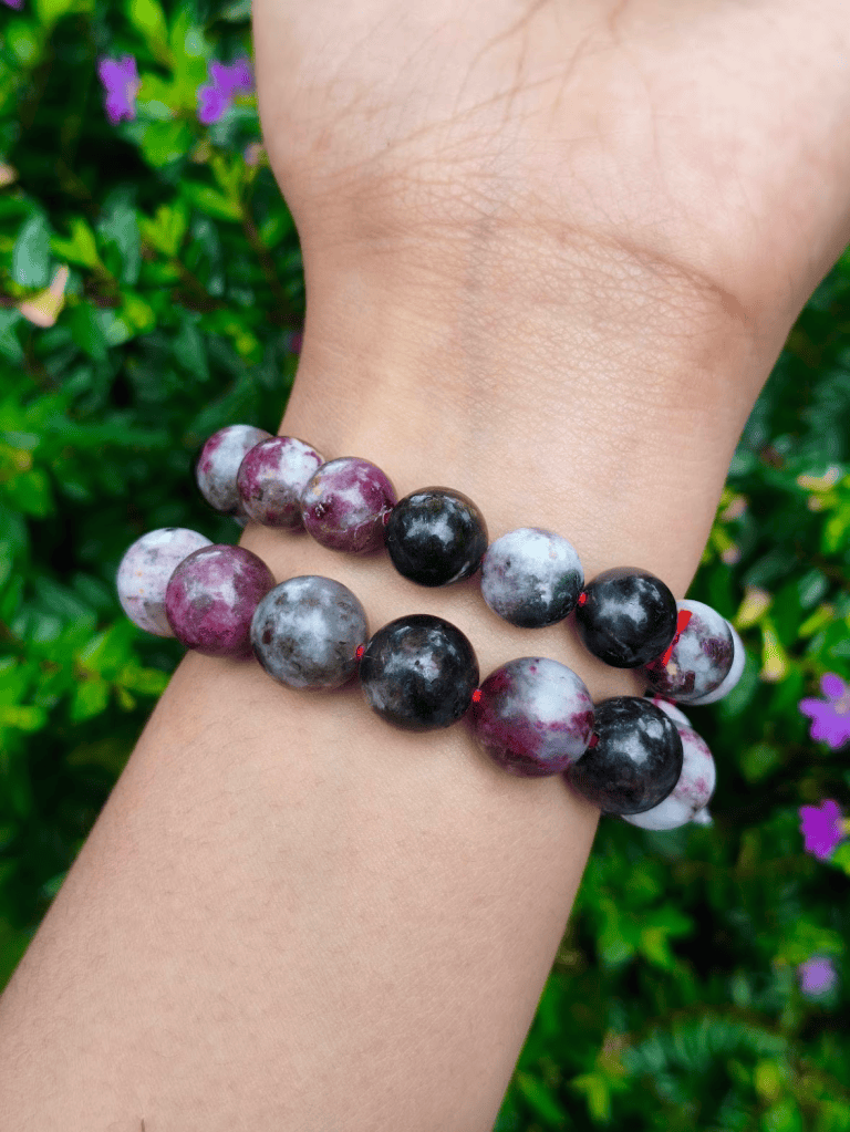 TÁWID Mixed Dark Tourmaline round-bead bracelet worn on a wrist.